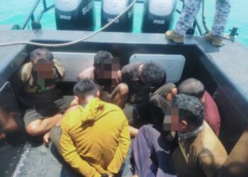 ENAM lelaki Indonesia ditahan disyaki cuba merompak bot tunda membawa muatan besi buruk di kedudukan 3.7 tenggara Tanjung Setapa, Kota Tinggi.