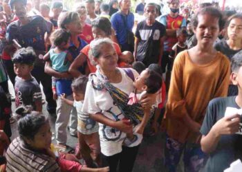 PELBAGAI lapisan masyarakat termasuk Orang Asli hadir di majlis Rumah Terbuka Aidilfitri UMNO Pahang di Felda Sungai Koyan, Lipis baharu- baharu ini.