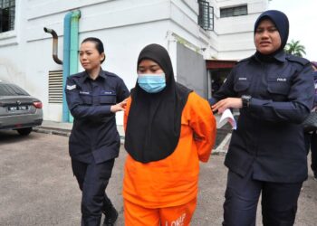 SEORANG pengasuh sebuah taska diperintahkan ditahan reman empat hari bermula hari ini  oleh Mahkamah Majistret Johor Bahru bantu membantu siasatan kes mengasari dua orang bayi di Mutiara Rini, Johor Bahru.