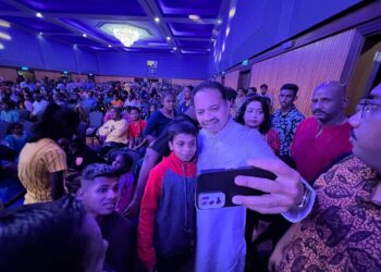 KEHADIRAN Vigneswaran ke sambutan perayaan Deepavali  di Pusat Konvensyen Sungai Siput, Perak baru-baru ini membuktikan beliau diterima oleh sebahagian besar pengundi. – GAMBAR FB Vigneswaran