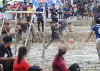 PERTANDINGAN Pesta Bola Sepak Ngoca Negeri Sembilan 2022 yang berakhir semalam di Perkampungan Budaya Terachi, Kuala Pilah telah berjaya menarik penyertaan pasukan dari seluruh negara.-UTUSAN/MOHD. SHAHJEHAN MAAMIN.