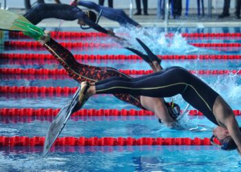 SEBAHAGIAN atlet fin swimming yang menyertai Kejohanan Fin Swimming Malaysia Peringkat Kebangsaan Kali Pertama di Pusat Akuatik Negeri, Negeri Sembilan di Seremban.-UTUSAN/MOHD. SHAHJEHAN MAAMIN.