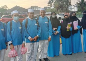 LAPAN pelajar Sekolah Maahad Tahfiz Al Fadhni merupakan kumpulan pengambilan pertama mengikuti program Fastrack SPM yang kini menduduki peperiksaan.