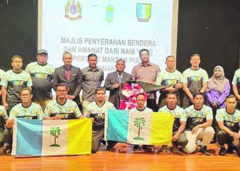 SEBAHAGIAN daripada pemain ragbi negeri Pulau Pinang yang dipilih bergambar kenangan di Auditorium F Tingkat 5 Komtar, Pulau Pinang baru-baru ini.