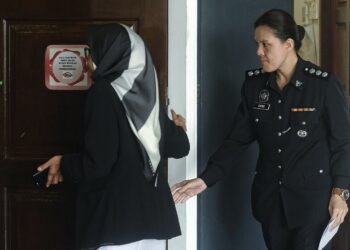 CHONG Meei Chyi saksi ke-20 pada prosiding inkues kematian 'Baby Syifaa' tiba di Mahkamah Koroner Seremban hari ini.-UTUSAN/MOHD. SHAHJEHAN MAAMIN.