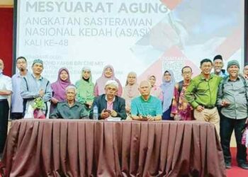 AHLI jawatankuasa Angkatan Sasterawan Nasional Kedah (ASASI) Kedah bergambar kenangan sempena mesyuarat agung kali ke-48 di Perbadanan Perpustakaan Awam Negeri (PPAN) Alor Setar, Kedah baru-baru ini. – UTUSAN/ABD RAZAK OSMAN