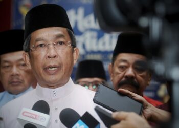 JALALUDDIN Alias ketika ditemui pemberita selepas menghadiri Majlis Sambutan Hari Raya Aidilfitri Pertubuhan Pesara Kerajaan Malaysia (Kupekmas) di Seremban hari ini.-UTUSAN/MOHD. SHAHJEHAN MAAMIN.