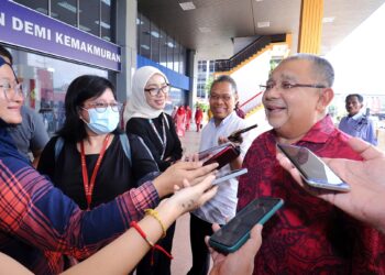 MOHD. Isa Abdul Samad ketika ditemui pemberita di Wisma UMNO Negeri Sembilan di Seremban hari ini.-UTUSAN/MOHD. SHAHJEHAN MAAMIN.