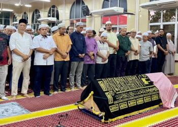 JENAZAH Allahyarham Datuk Seri Syed Razak Syed Zain Barakbah disembahyang sebelum dikebumikan di Tanah Perkuburan Islam Masjid Nurul Ehsan Kubang Rotan Kuala Kedah.