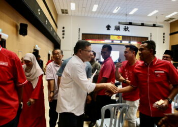 SAIFUDDIN Nasution Ismail (tengah) ketika menghadiri Konvensyen PH Kedah di Dewan Persatuan Pendidikan Akhlak Lip Seang Kor di Sungai Petani. -UTUSAN/ SHAHIR NOORDIN