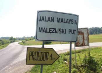 SEBATANG jalan sepanjang lima kilometer terletak di Cerik-Brcko dinamakan Jalan Malaysia. - IHSAN PENULIS