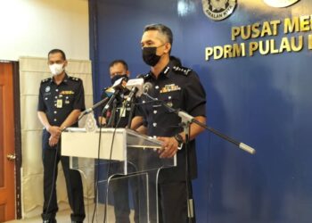 MOHD. SHUHAILY Mohd. Zain mengadakan sidang akhbar di IPK Pulau Pinang hari ini berhubung kes polis didakwa mengiringi anak ahli Parlimen yang videonya tular di media sosial sejak semalam.