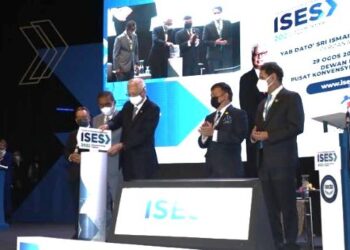 ISMAIL Sabri Yaakob melakukan gimik perasmian Persidangan Tenaga Lestari Antarabangsa Kelima (ISES)2022 di Kuala Lumpur baru-baru ini.