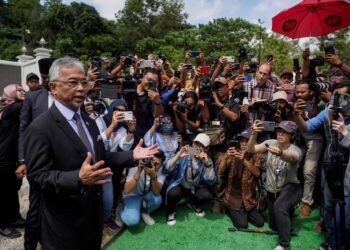 YANG di-Pertuan Agong, Al-Sultan Abdullah Ri’ayatuddin Al-Mustafa Billah Shah terpaksa berhadapan situasi perubahan kerajaan dan kepimpinan yang sangat kerap dalam tempoh 2019 hingga 2022 dan dengan penuh berhemat dan bijaksana dapat menangani serta meredakan semua kemelut politik yang berlaku.
– UTUSAN/AMIR KHALID