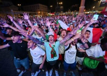 PASUKAN Itali tetap mendapat sokongan padu biarpun beraksi di depan ‘lautan’ penyokong England di Stadium Wembley, London esok.