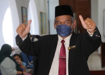 IBRAHIM Mat Zin ketika hadir di Mahkamah Syariah Ipoh hari ini.