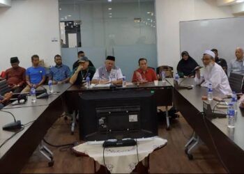 WAKIL beberapa pertubuhan bukan kerajaan berkumpul di Anjung Melayu, Kuala Lumpur, semalam.