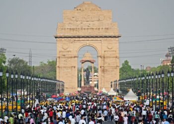 INDIA dijangka atasi China sebagai negara paling ramai penduduk di dunia minggu depan.-AFP