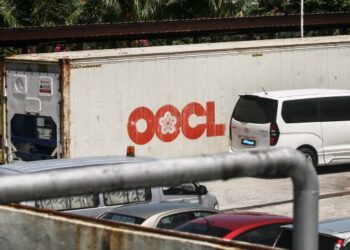 KONTENA penyimpanan mayat yang ditempatkan di luar Jabatan Forensik HTAR Klang. - UTUSAN/ZULFADHLI ZAKI