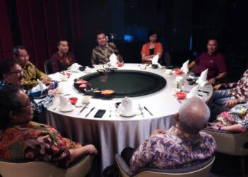 ISMAIL Sabri Yaakob menganjurkan majlis makan malam bersama pengamal media Indonesia di Kuala Lumpur semalam.