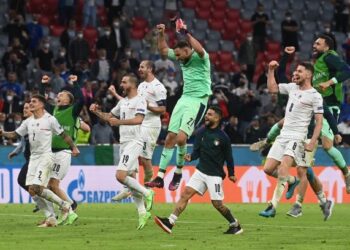 PEMAIN Itali meraikan kemenangan selepas perlawanan bola sepak suku akhir UEFA EURO 2020 antara Belgium dan Itali di Allianz Arena di Munich pada 2 Julai 2021. - AFP