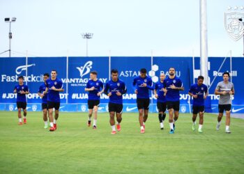 PEMAIN JDT melakukan latihan akhir semalam menjelang pertemuan menentang Sabah dalam saingan Liga Super malam ini. – IHSAN JOHOR SOUTHERN TIGERS