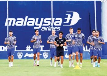 PEMAIN JDT menjalani latihan menjelang pertemuan menentang Selangor dalam aksi Liga Super di Petaling Jaya malam ini. – IHSAN JOHOR SOUTHERN TIGERS