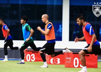PEMAIN JDT menjalani latihan akhir di Johor kelmarin menjelang pertemuan menentang Petaling Jaya City di Stadium Petaling Jaya malam ini. – Ihsan JOHOR SOUTHERN TIGERS