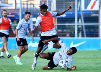 PEMAIN JDT menjalani latihan akhir kelmarin dalam persiapan menghadapi Selangor dalam perlawanan Liga Super di Petaling Jaya malam ini. – IHSAN JOHOR SOUTHERN TIGERS