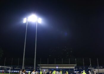 PEMAIN JDT menjalani latihan malam tadi menjelang pertemuan menentang PDRM FC pada pusingan kedua Piala FA malam esok. - IHSAN JOHOR SOUTHERN TIGERS