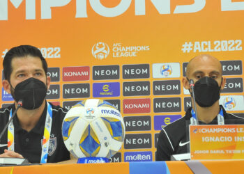 PENGENDALI JDT Benjamin Mora bersama kapten Ignacio Insa pada sidang media kejohanan Liga Juara Juara Asia (ACL)  kumpulan I sempena perlawanan pembukaan menentang Guangzhou FC  di Stadium Sultan Ibrahim Iskandar Puteri disini. UTUSAN/RAJA JAAFAR ALI
Pemberita: Khairul