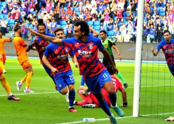 PENYERANG JDT, Diogo Santo meraikan jaringannya ketika menentang Kelantan FC dalam aksi Liga Super di Stadium Sultan Ibrahim, Iskandar Puteri hari ini. - UTUSAN/RAJA JAAFAR ALI