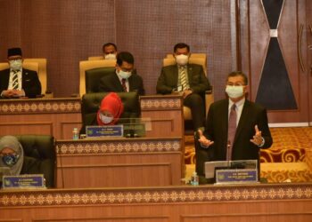 AZLAN MAN menjawab soalan lisan dalam sidang DUN Perlis di Kompleks DUN Kangar, Perlis hari ini.