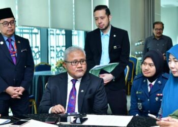 MOHD. Noorazam Osman mengadakan sidang akhbar selepas mempengerusikan Mesyuarat Penuh MBJB di Menara MBJB, Johor Bahru.