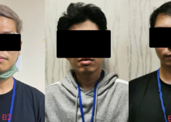 TIGA suspek lelaki ditahan polis selepas terlibat dengan satu perbuatan khianat dan memandu secara gopoh di Taman Mount Austin, Johor Bahru, awal pagi semalam.