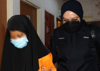 REMAJA perempuan ditahan reman enam hari bermula hari ini bagi membantu siasatan kes membaling pisau dan mengenai adik lelakinya sehingga maut. - FOTO/RAJA JAAFAR ALI