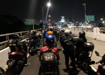 SELEPAS 744 hari, pintu sempadan darat Malaysia-Singapura dibuka semula pada 1 April lalu.
– UTUSAN/RAJA JAAFAR ALI