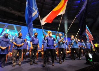 CABARAN utama Barisan Nasional (BN) pada kali ini adalah mendapatkan keyakinan dan kepercayaan rakyat dalam merakyatkan sosioekonomi negara. – UTUSAN/RAJA JAAFAR ALI