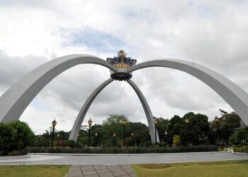 Laman Mahkota Istana Bukit Serene, ikon Diraja Johor.