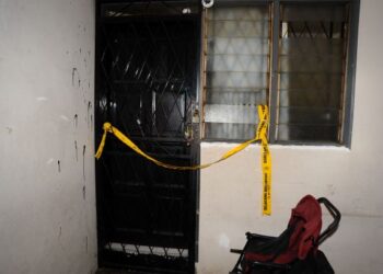 RUMAH mangsa bunuh di tingkat tiga Flat Jalan Nipah, Taman Daya, Johor Bahru disini.-UTUSAN/RAJA JAAFAR ALI