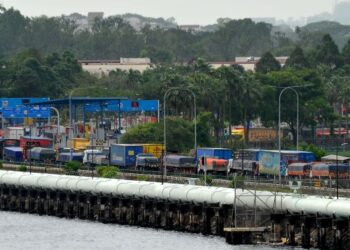 Polis Johor bersedia mengawasi lokasi tumpuan pelancong sempena pembukaan sempadan Johor-Singapura pada 1 April ini.