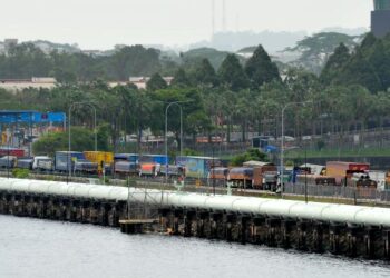 Peningkatan kes Covid-19 boleh mempengaruhi langkah-langkah yang lebih tegas di pintu sempadan. - GAMBAR HIASAN