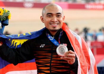 AZIZULHASNI AWANG