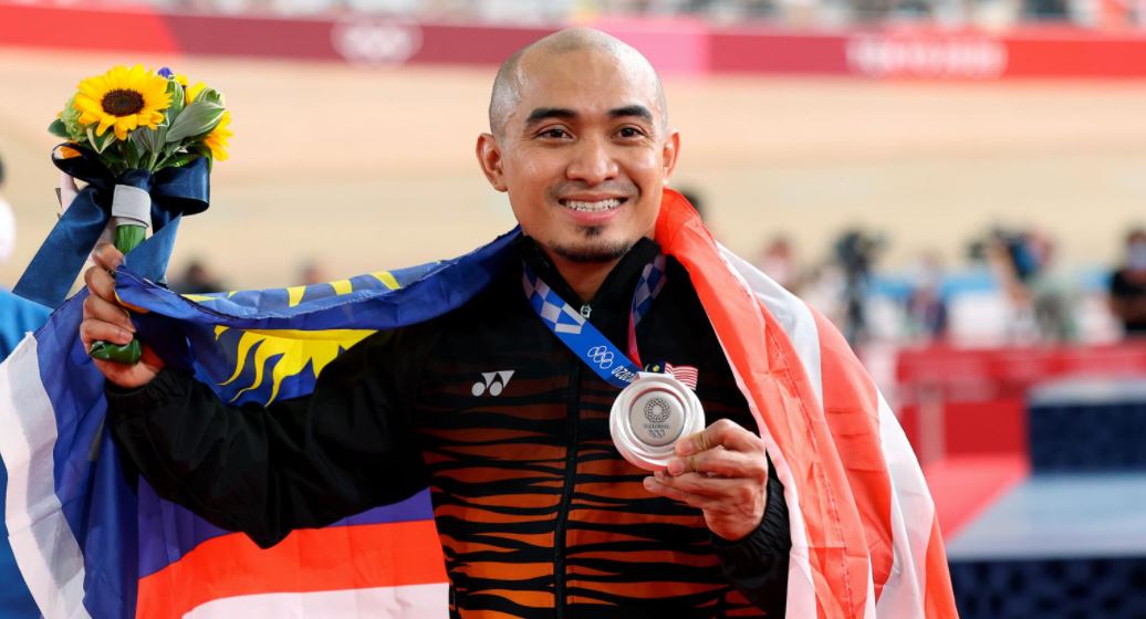 Kejayaan azizulhasni awang