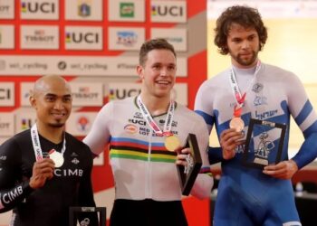 AZIZULHASNI meraih perak dalam acara keirin Piala Negara-Negara Kesatuan Berbasikal Antarabangsa (UCI), di Jakarta, Indonesia sebentar tadi.