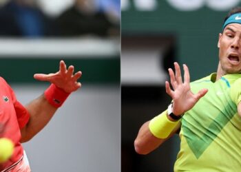 NOVAK Djokovic (kiri) dalam pertarungan sengit empat set kepada Rafael Nadal.