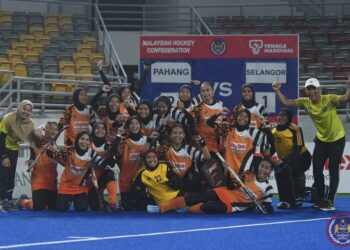 PAHANG meraikan kejayaan muncul juara Piala Tun Razak di Stadium Hoki Nasional, Bukit Jalil hari ini.