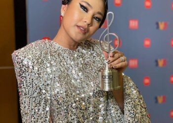 JANNA Nick juga dinobatkan sebagai Pengacara TV Popular dan Pelakon Filem Wanita Popular