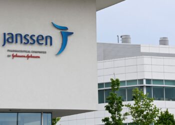 Vaksin satu dos keluaran  Janssen Pharmaceutica adalah antara dua vaksin baru yang diluluskan kerajaan untuk digunakan di negara ini. - AFP