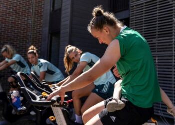 PEMAIN Jerman melakukan persiapan terbaik untuk menghadapi Perancis pada separuh akhir Euro Wanita 2022 esok. – IHSAN DFB-FRAUEN